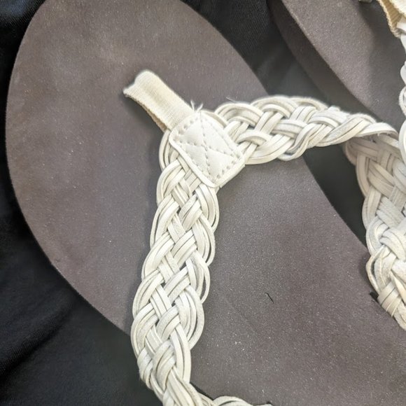 S.O. Brand Flip Flops - Picture 3 of 5